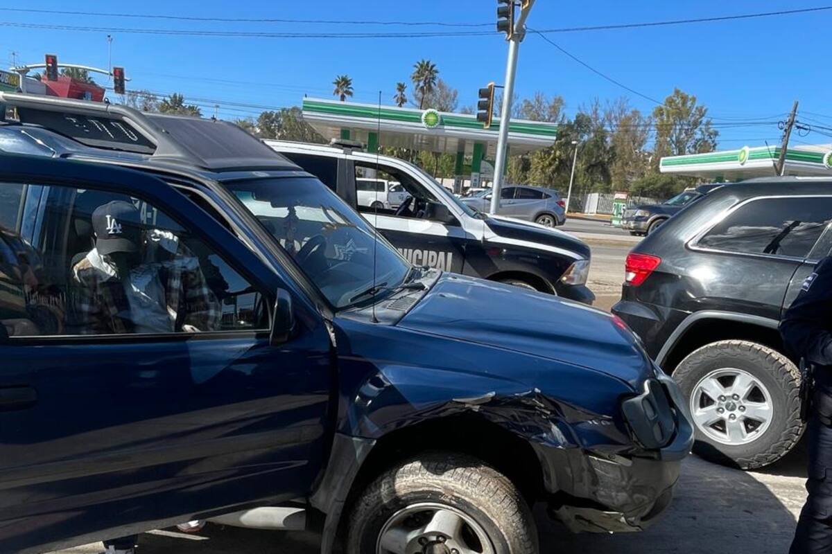 Provoca bache choque automovilístico