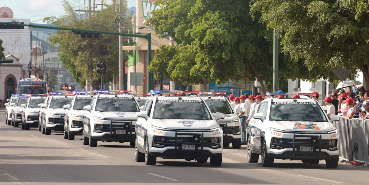 La Policía Municipal de Hermosillo participó en el Desfile del 16 de septiembre con Patrullas eléctricas. FOTO: TEODORO BORBÓN