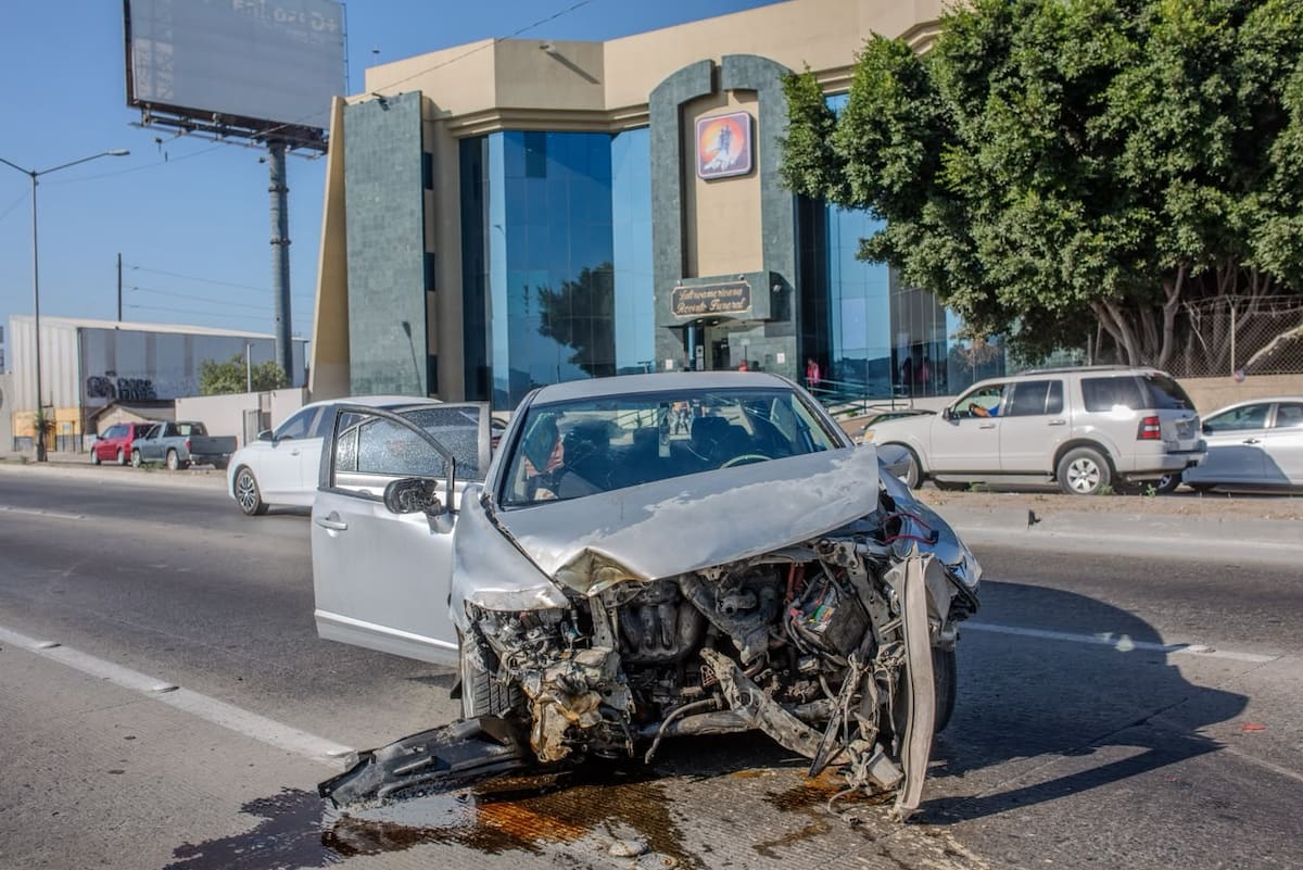 El percance involucró una unidad de SEPSA y un Honda Civic; no se reportaron personas lesionadas. Foto: Border Zoom