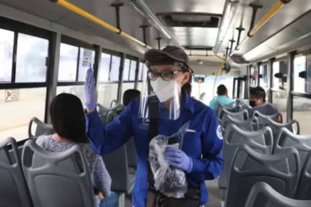 Por no usar cubrebocas, bajan a 22 usuarios de transporte público en Celaya