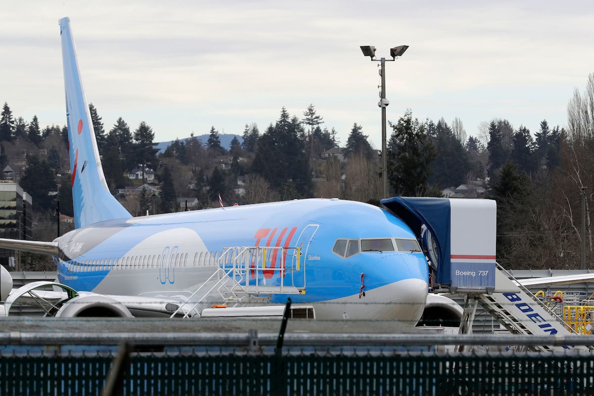 Boeing admite defectos en alas del 737