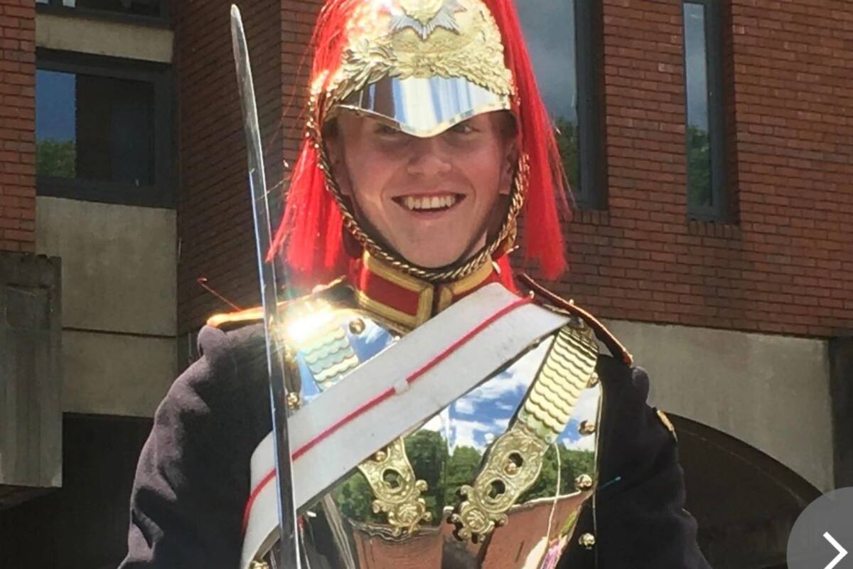 Soldado que camino junto al ataúd de Isabel II en su funeral fue encontrado muerto en el cuartel del ejército