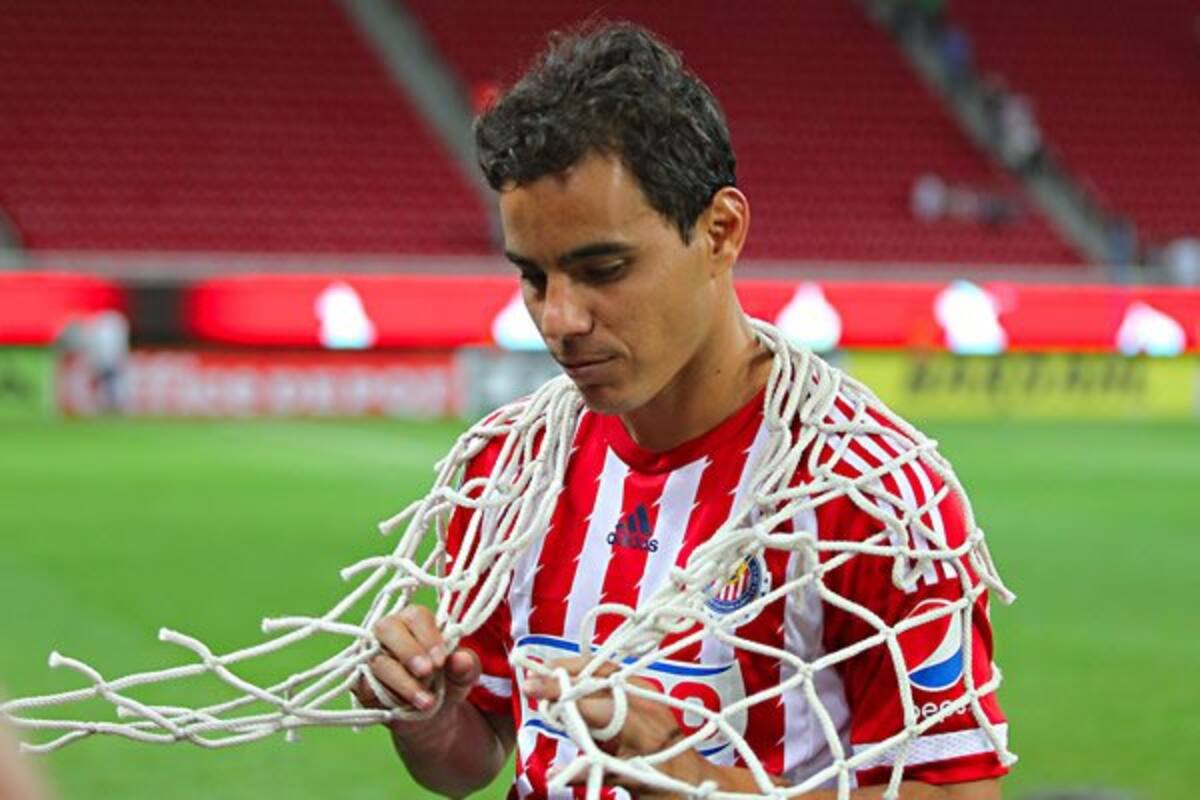 Omar Bravo regresa al futbol mexicano con Leones Negros
