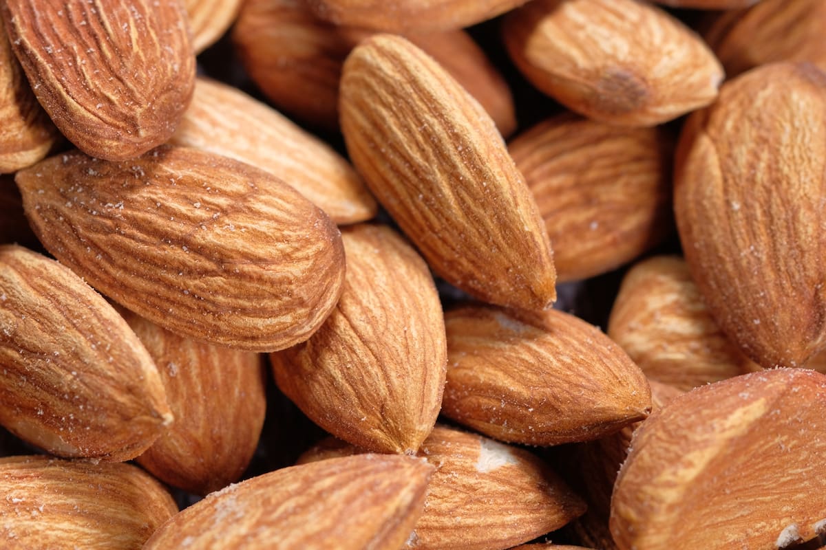 Comer almendras a diario: beneficios para el corazón, la diabetes y la salud general