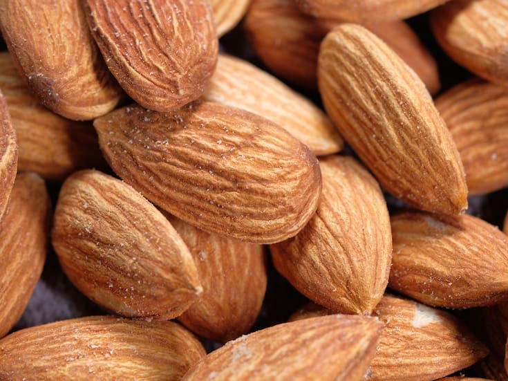 Comer almendras a diario: beneficios para el corazón, la diabetes y la salud general