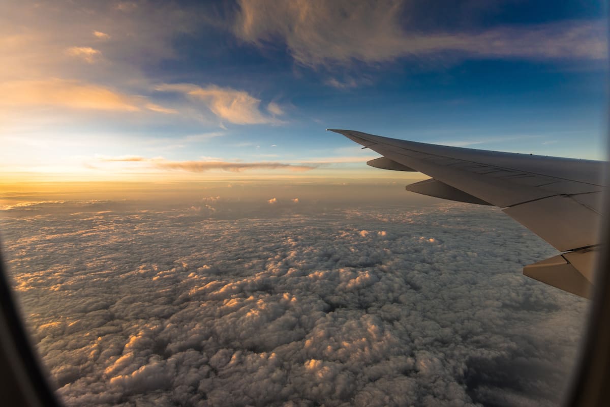 Lo que no debes comer ni beber en un avión, según expertas de la aviación