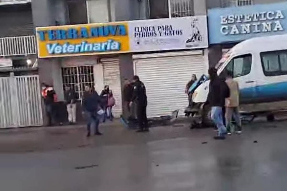 Choque entre dos unidades de transporte público deja un lesionado