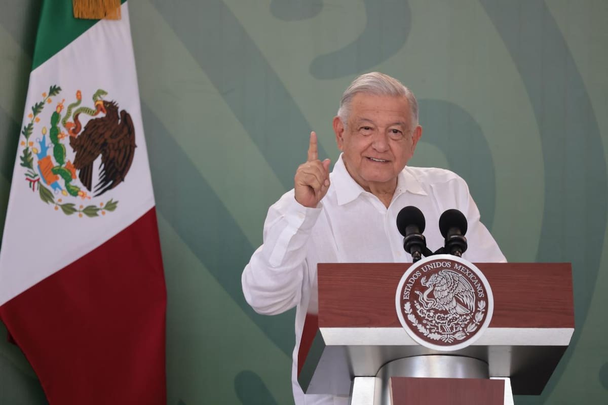 AMLO insiste en reunión con familiares de los 43 desaparecidos de Ayotzinapa a solas, sin abogados