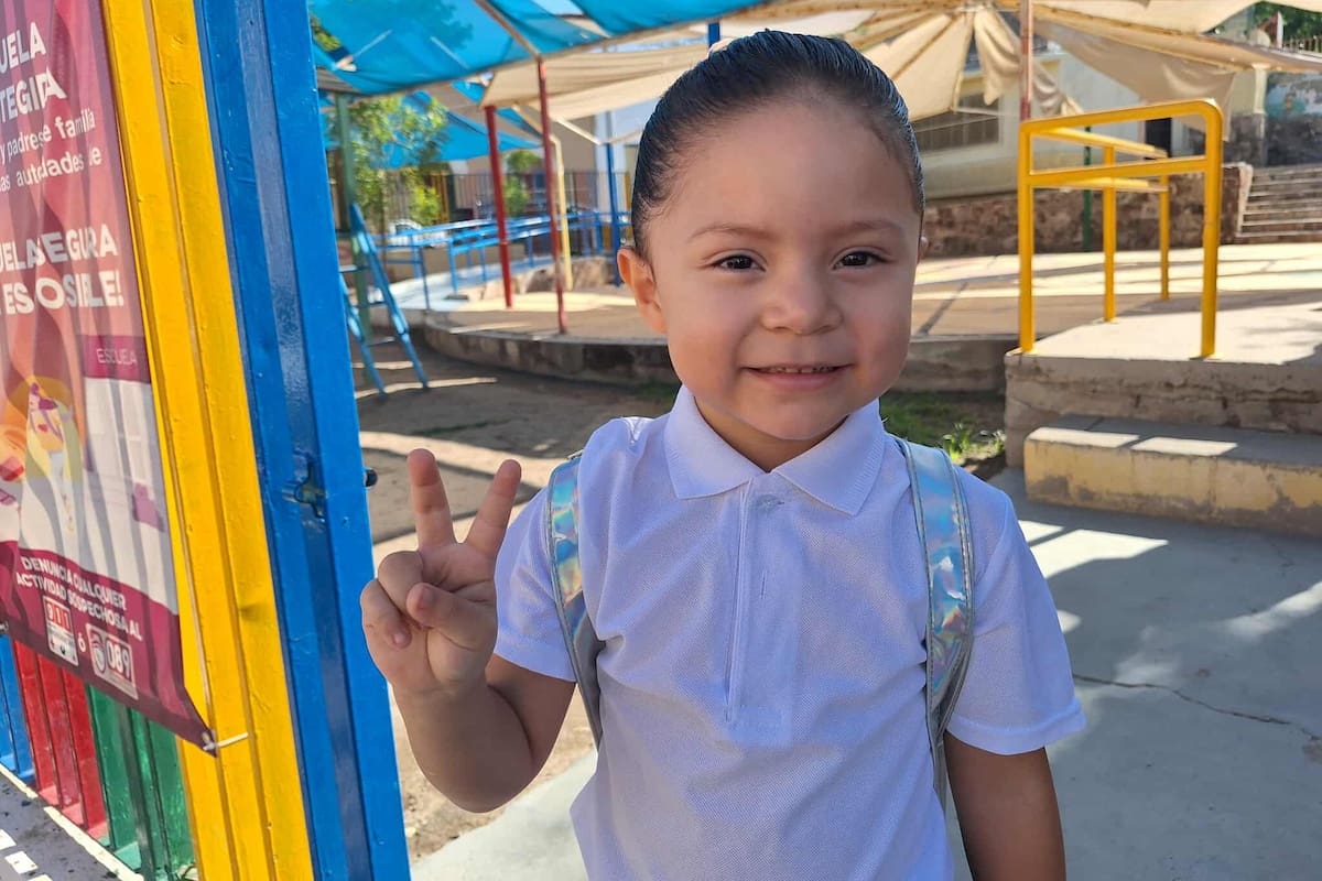 Entre juegos y aprendizaje, Mía Sarahí inicia emocionada su segundo día de kínder