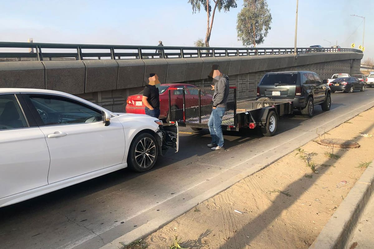Agreden a policías que les impidieron invadir carril a EU