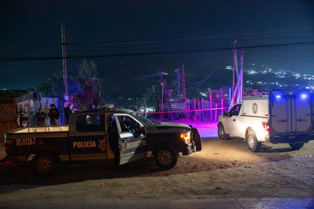 Los cuerpos fueron localizados durante los primeros minutos de este domingo en un camino de terracería de la delegación Presa Rural. Foto: Border Zoom