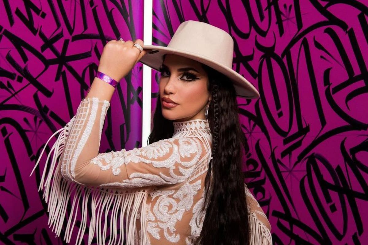 Kimberly Loaiza aparece con marcado escote en Instagram