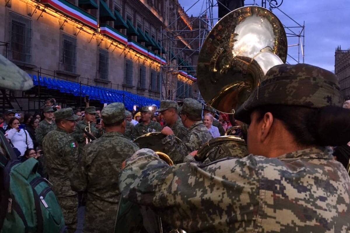 Militares ensayan música para Grito de AMLO