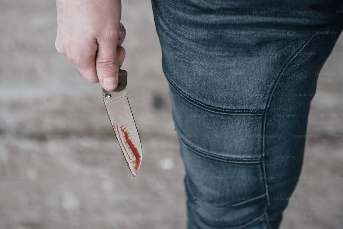 Adolescente de 15 años es apuñalado en la cabeza por asaltante enmascarado cerca de su escuela en Nueva York