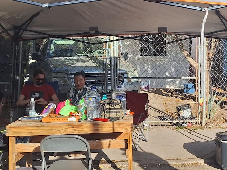 Pide apoyo de la gobernadora para recuperar su casa invadida