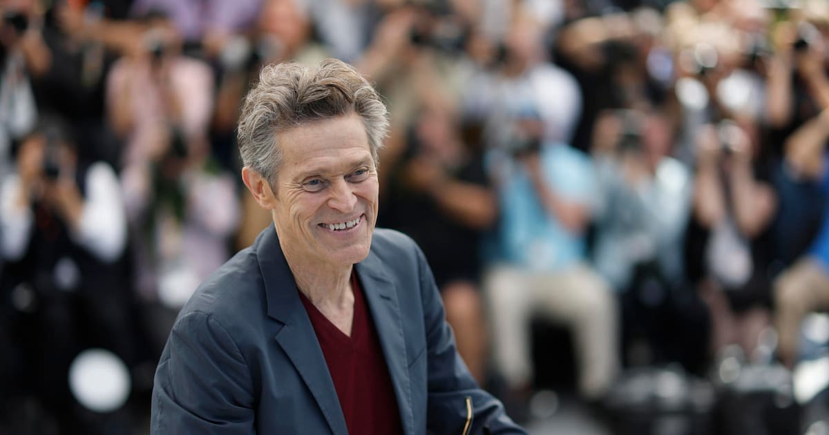 Willem Dafoe, a sus 71 años, confiesa qué lo hace más feliz que la fama de Hollywood, lavar los platos y cuidar animales
