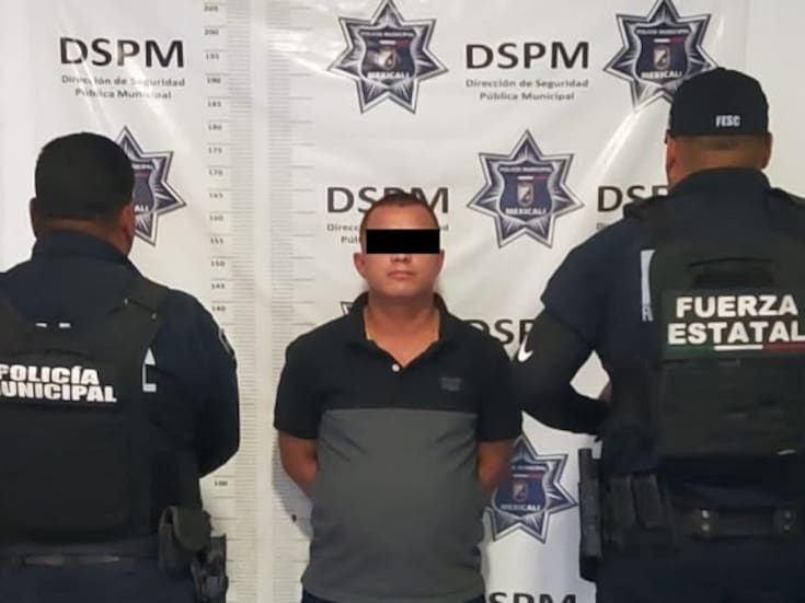 Insulta a policías y tenía orden de aprehensión por robo