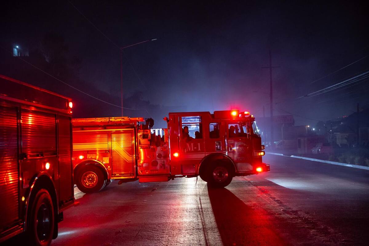 Bomberos controlaron un incendio en un local vacío usado como picadero sin registrar heridos. Foto: Border Zoom