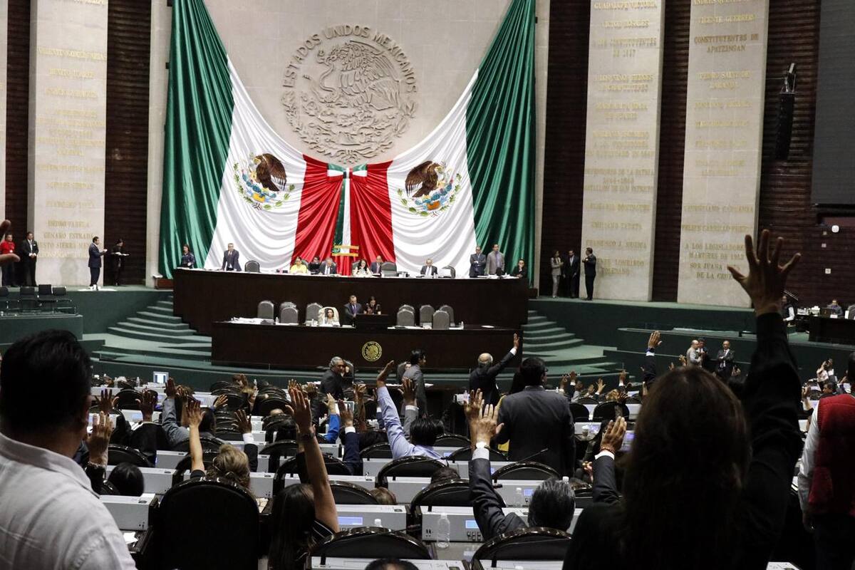 Diputados hacen bazar a precio de chatarra; obtienen más de 1 mdp