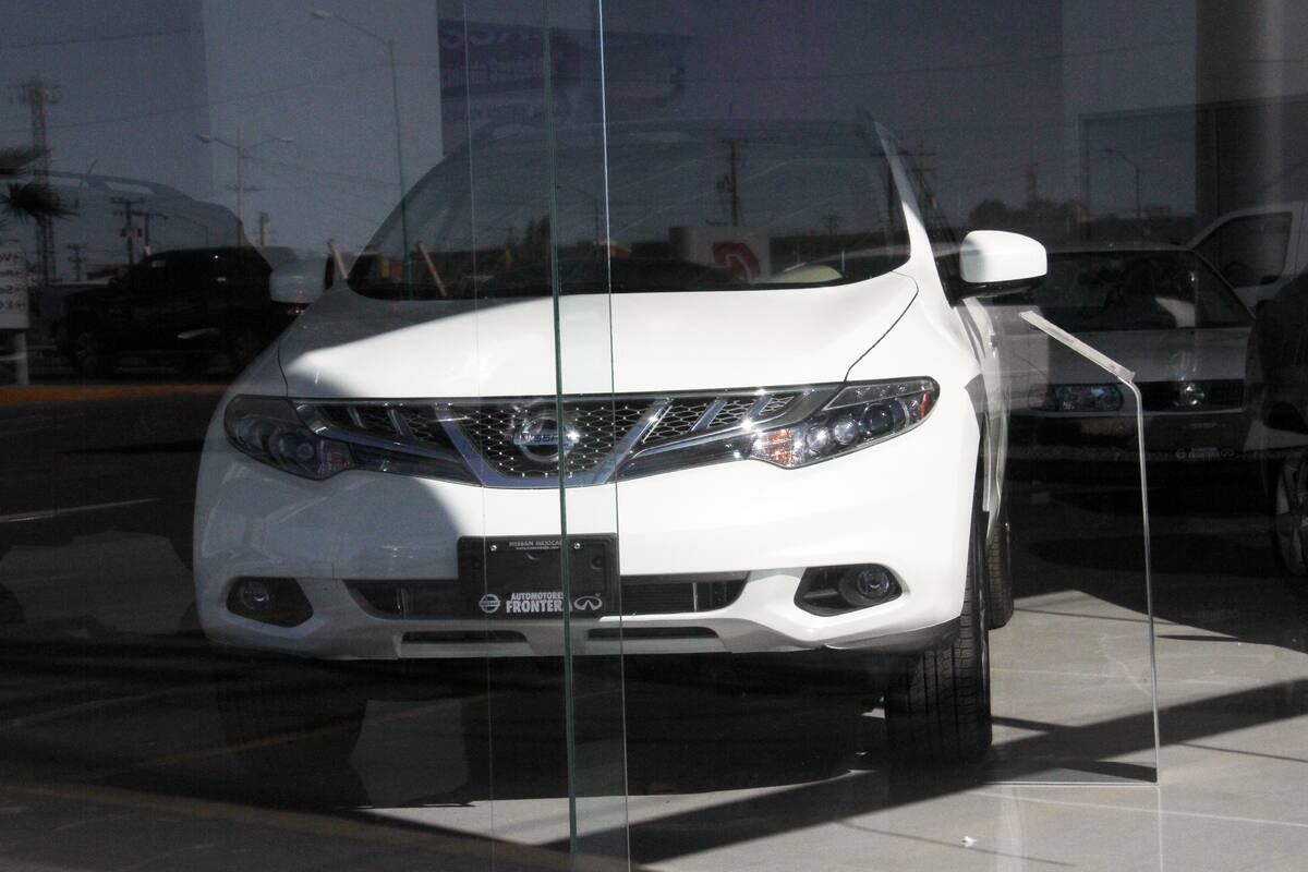 Reportan baja del 3.9% en venta de autos nuevos