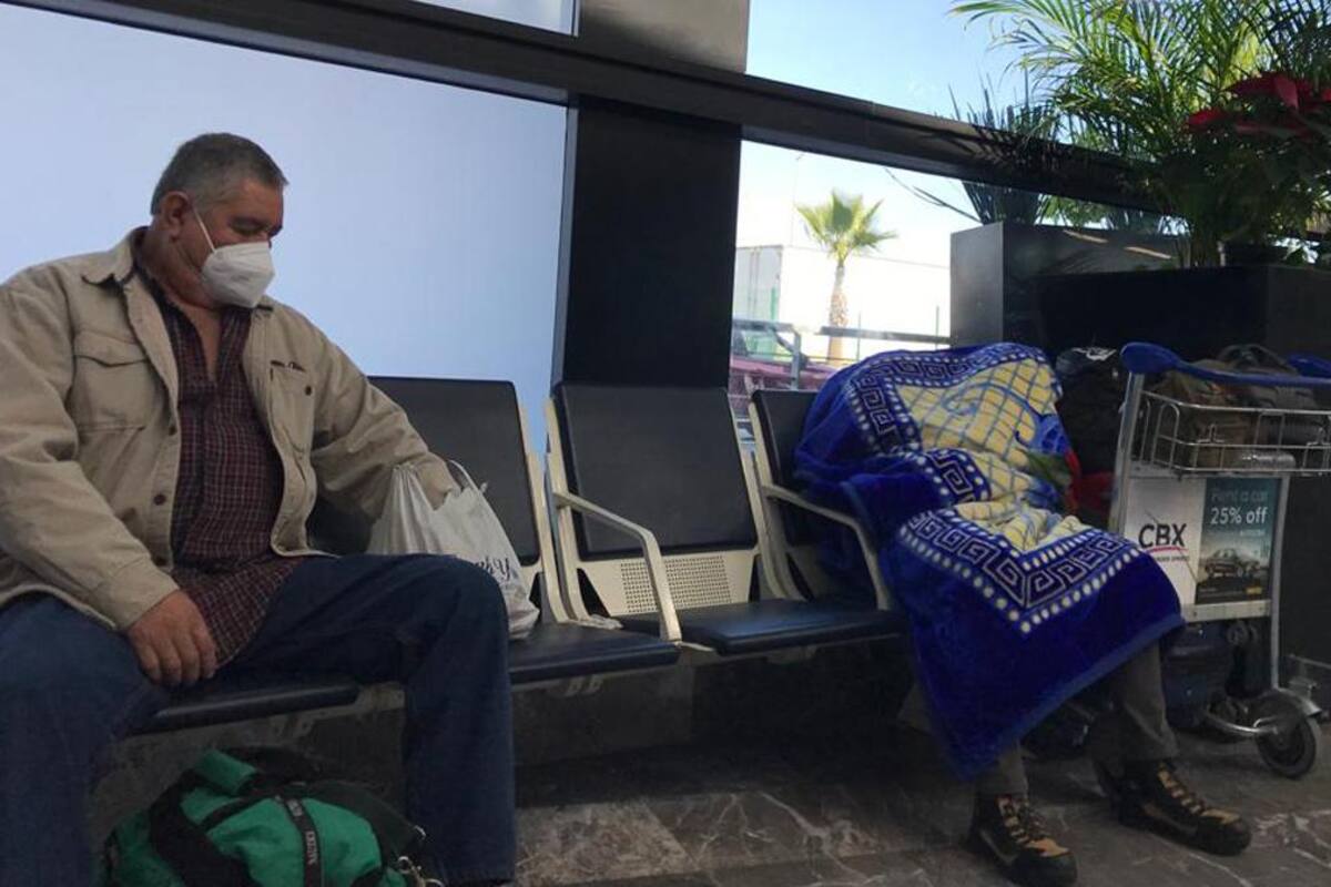 Pasajeros se quejan de aerolíneas por retrasar vuelos en aeropuerto de Tijuana