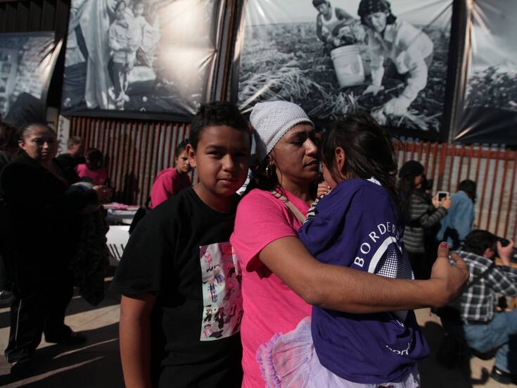 Impulsan apoyo para mujeres deportadas