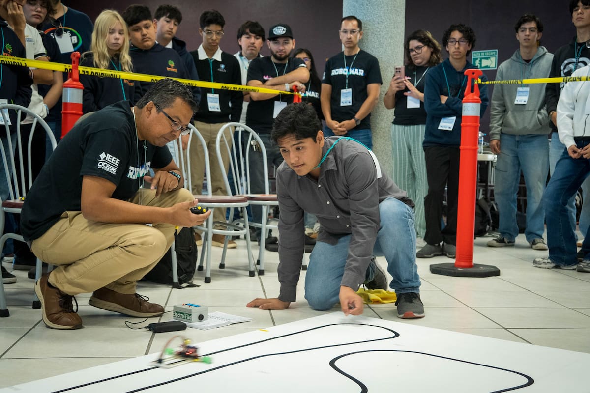 Realiza Cicese competencia de robótica para jóvenes