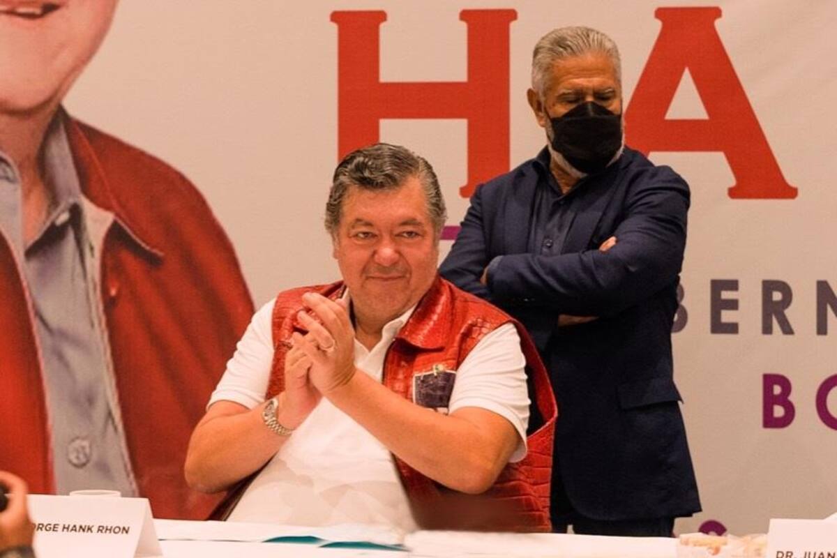 Hank se reúne con comunidad hispana y leyzaolistas se suman