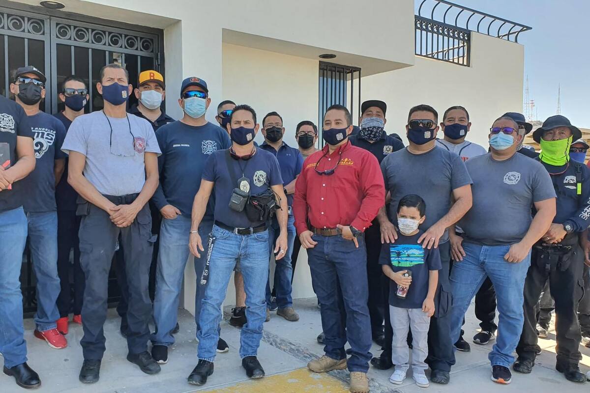 Bomberos de Hermosillo marchan por atención médica y vacunas antiCovid-19