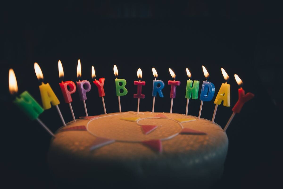 El caso del hombre que demandó a su jefe por celebrarle una fiesta de cumpleaños y ganó 450 mil dólares