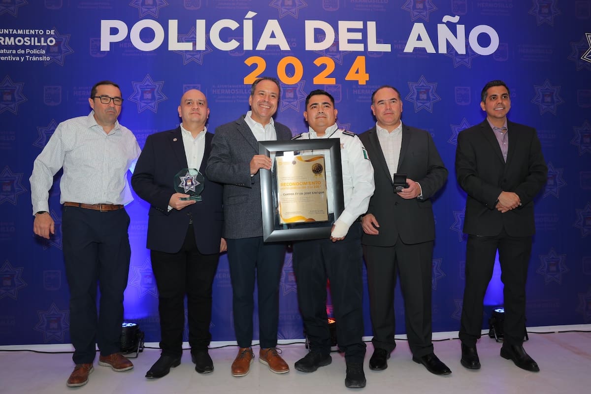 Entregan reconocimiento de Policía del Año 2024 a José Enrique Cuevas Frías