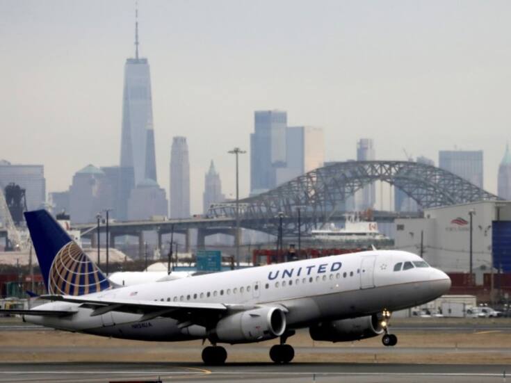 Falta de controladores aéreos por cierre del gobierno provoca caos en aeropuertos de Estados Unidos