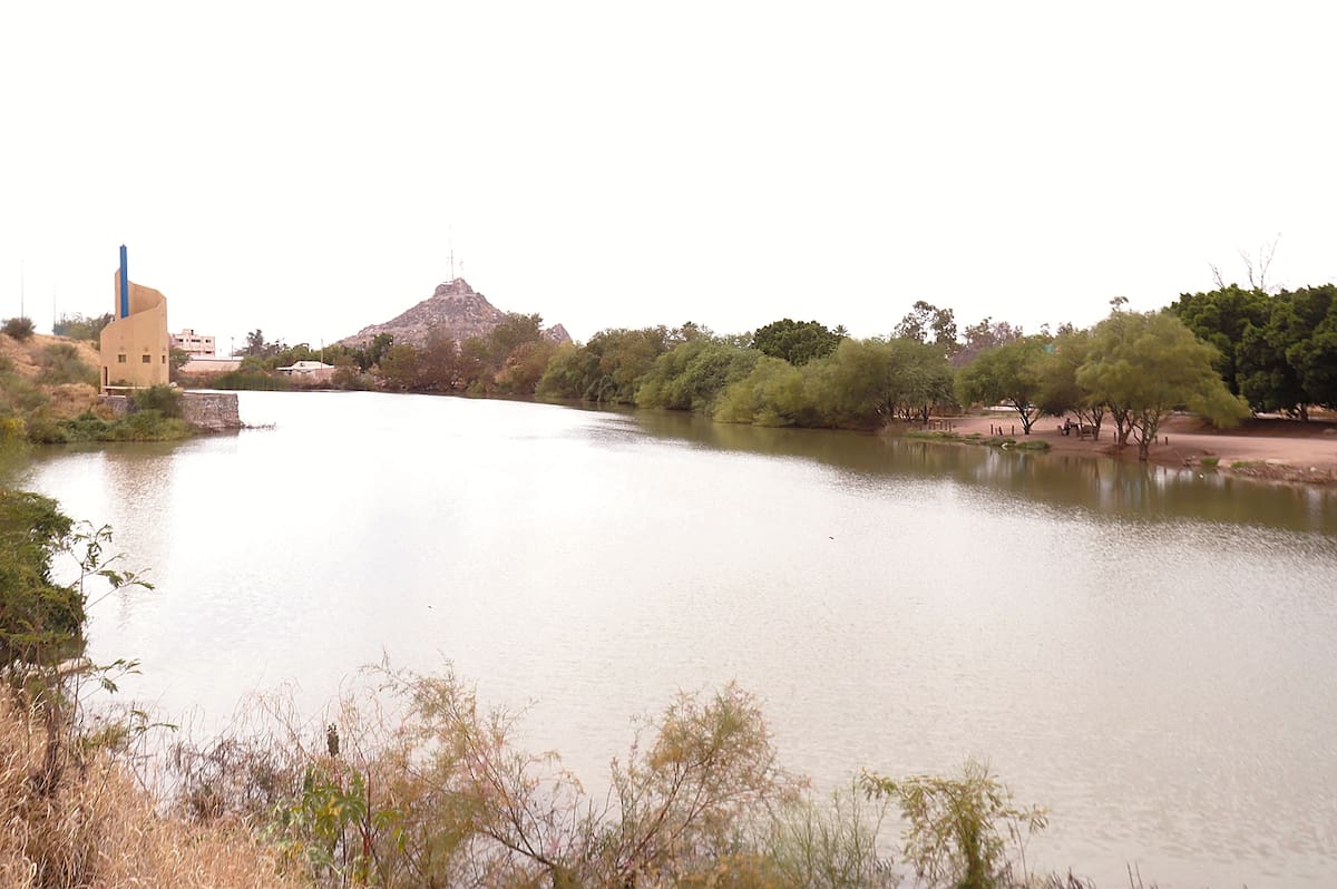 Desde las 06:00 horas no hay acceso a la laguna de La Sauceda, luego de que un joven falleciera cuando nadaba en este sitio.