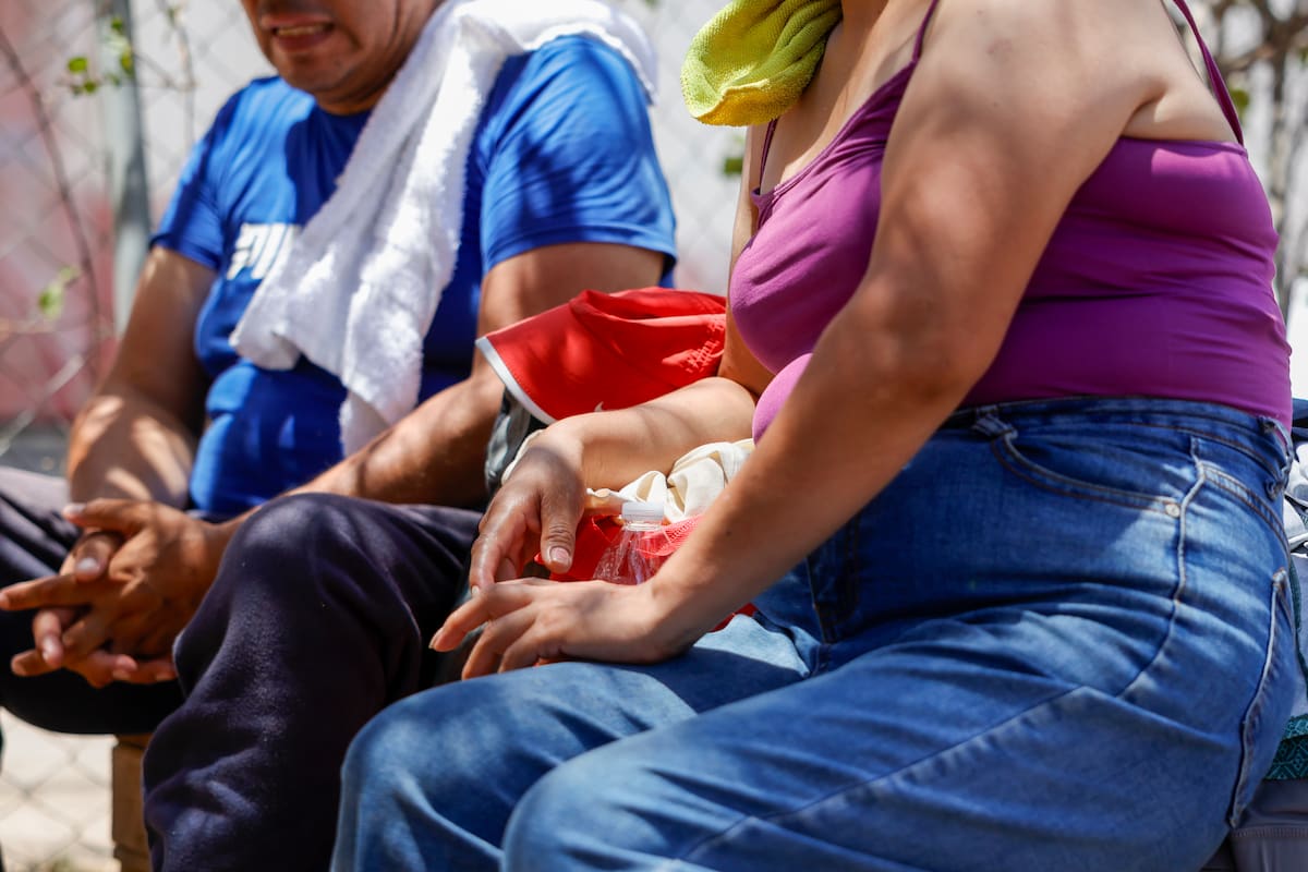 Pareja deportada de Estados Unidos busca apoyo en Mexicali para regresar a su ciudad