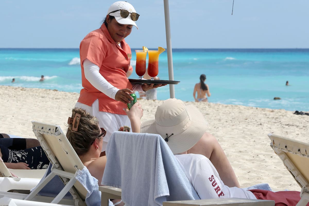 Sector turístico de Quintana Roo está dispuesto a contratar a deportados por Donald Trump que hablen inglés