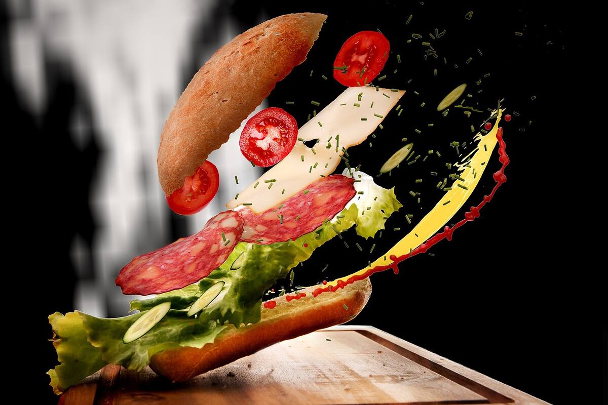 ¿Cuánto tardan las bacterias en contaminar los alimentos que caen al suelo?: El gran debate de la regla de los cinco segundos