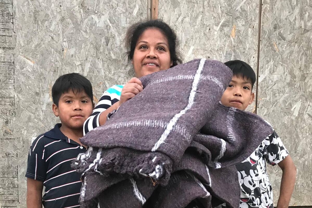 Beneficia Cobertón Navideño a siete familias más