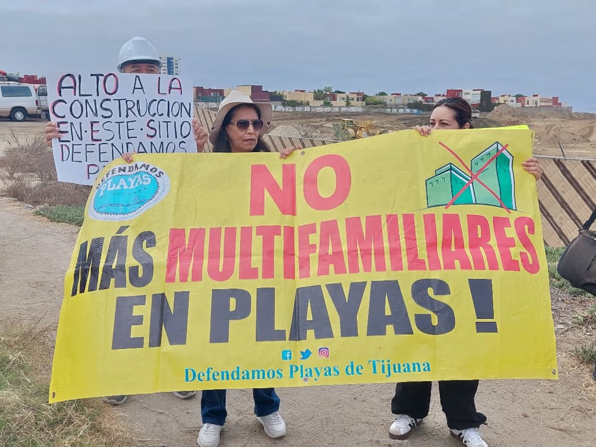 Los vecinos protestaron para defender la zona cercana a las costas. Foto: Khennia Reyes