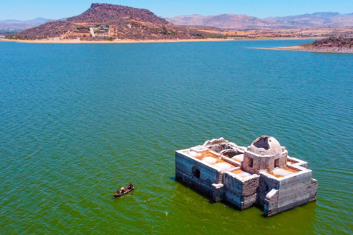 Las impresionantes fotos reveladas por la sequía en México: Resurge Templo de la Virgen de los Dolores en Guanajuato que está en un lago