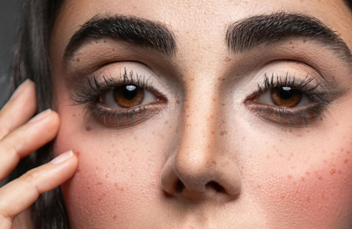 Delineado inferior difuminado: detalle que realza la mirada | Foto: Especial (canva)