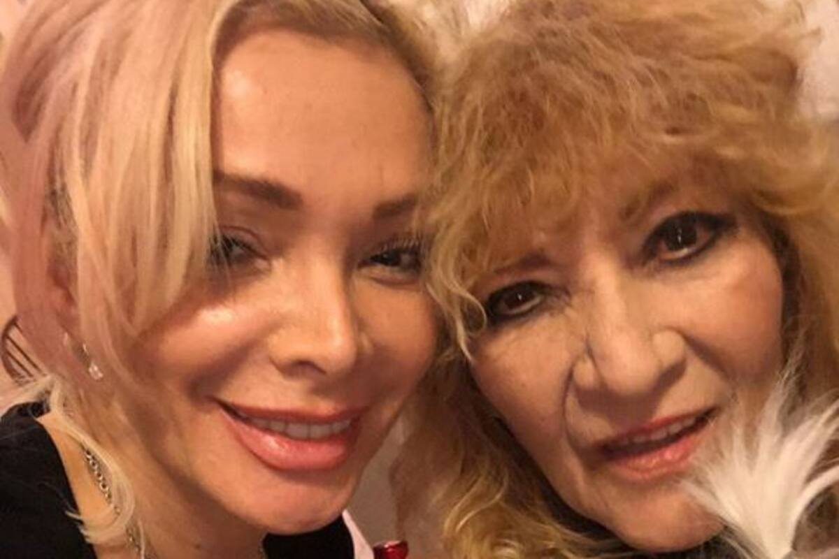 Marisela rompe en llanto al hablar de la salud de su madre