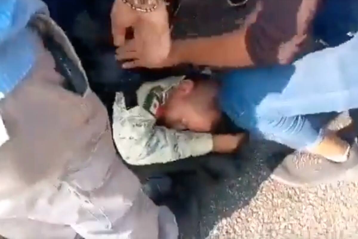 VIDEO: Migrantes propinan golpiza y roban a Guardia Nacional