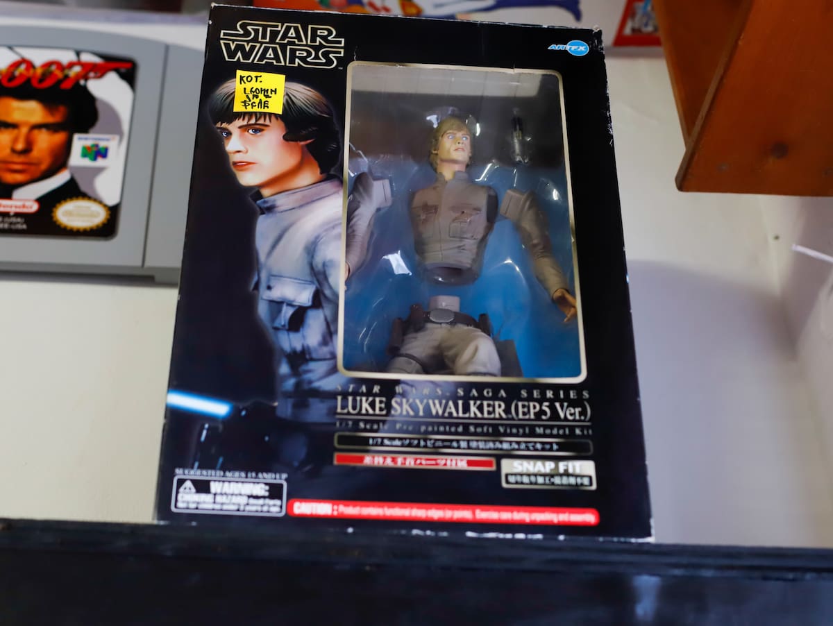 Tres amigos y coleccionistas decidieron convertir su pasión en un espacio abierto para todos; Astora no solo vende comic y figuras, también defiende el derecho a disfrutar lo que amas sin miedo a lo que dirán. Fotos Juan Morales