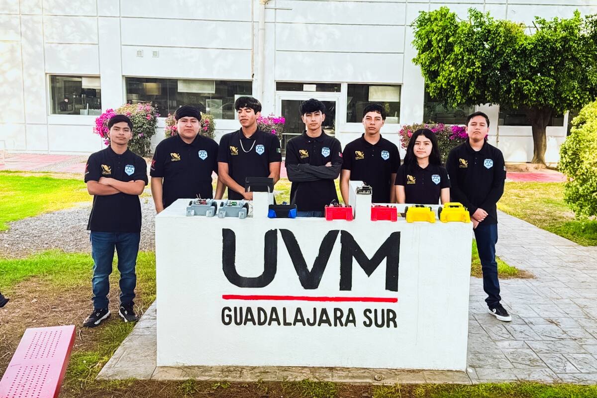 Triunfan alumnos de CECyTE BC en el RoboMatrix Continental Master 2025