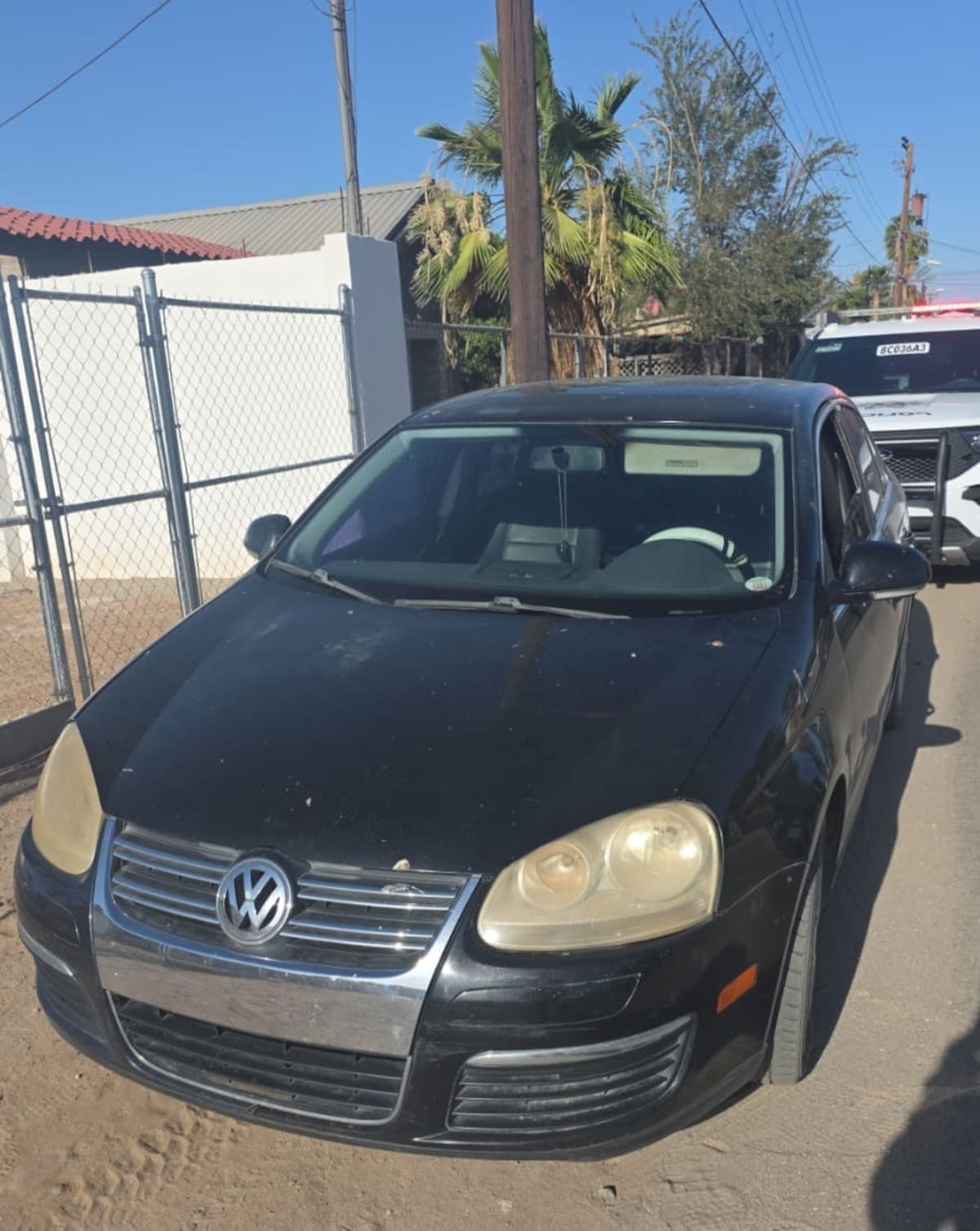 Los agentes observaron que el conductor de un Volkswagen Jetta negro 2009 cometió una infracción y le marcaron el alto con código y sirena. │Foto: Cortesía / DSPM