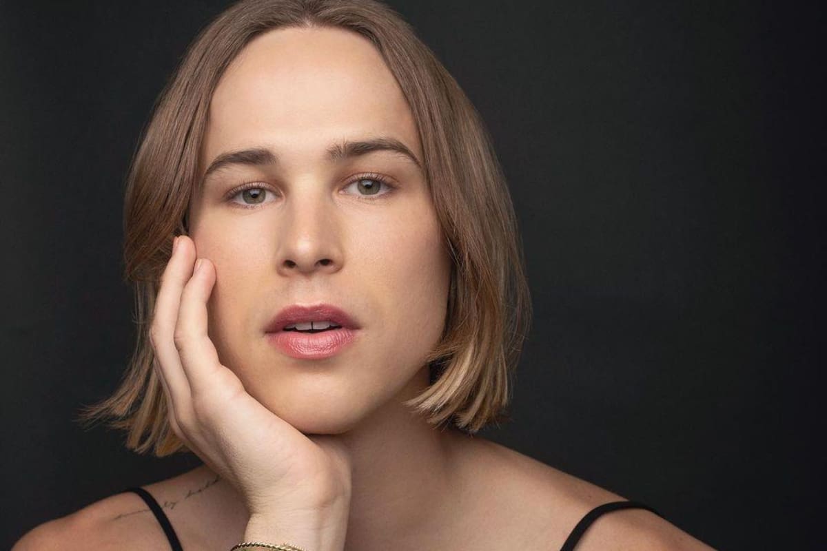 Tommy Dorfman de ’13 reasons why’ se declaró transgénero