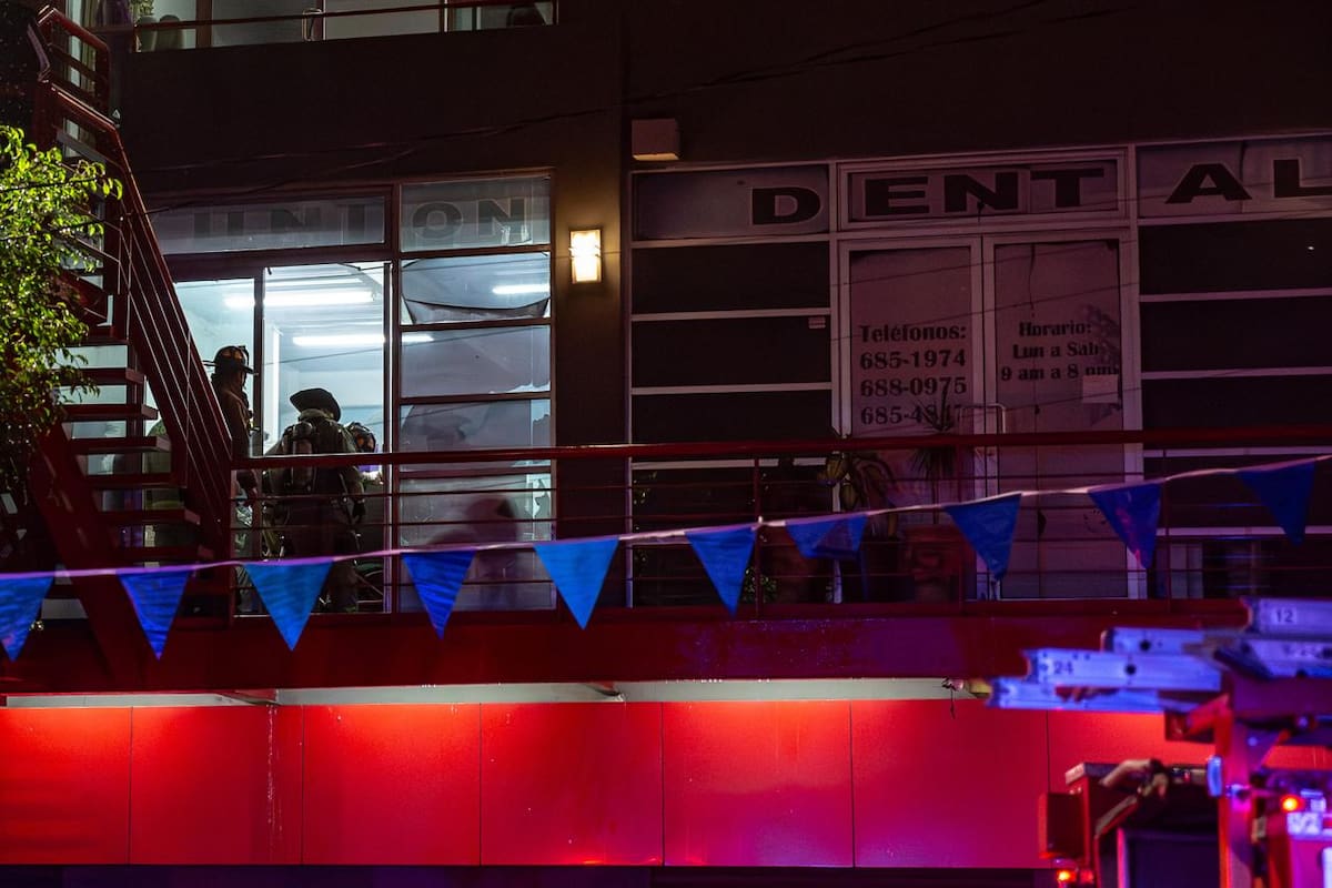 Humo al interior del local fue provocado por comida olvidada al fuego; no hubo personas lesionadas. Foto: Border Zoom