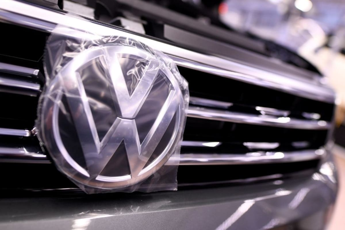 Volkswagen recortará 50 mil empleos a nivel mundial y condiciona la futura recontratación de obreros despedidos en Puebla a la firma de sus bajas sin demandas legales.