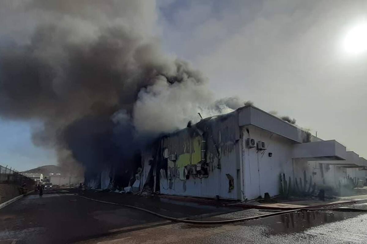 Llegan bomberos de otros municipios para sofocar incendio en Parque Roca Fuerte