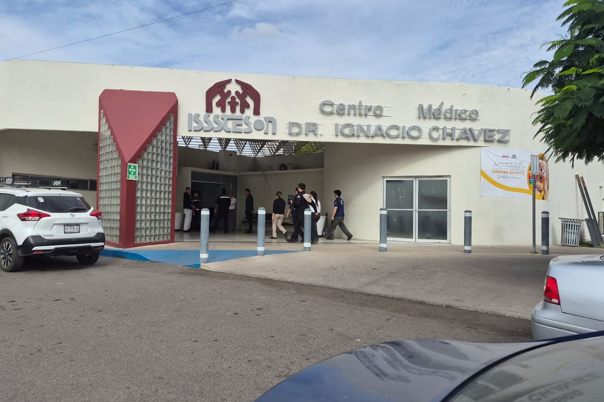 Tras falla en aire acondicionado del Hospital Ignacio Chávez, alrededor de 130 personas fueron evacuadas sin registrarse heridos